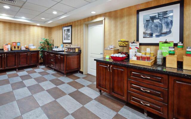 Hampton Inn & Suites Agoura Hills