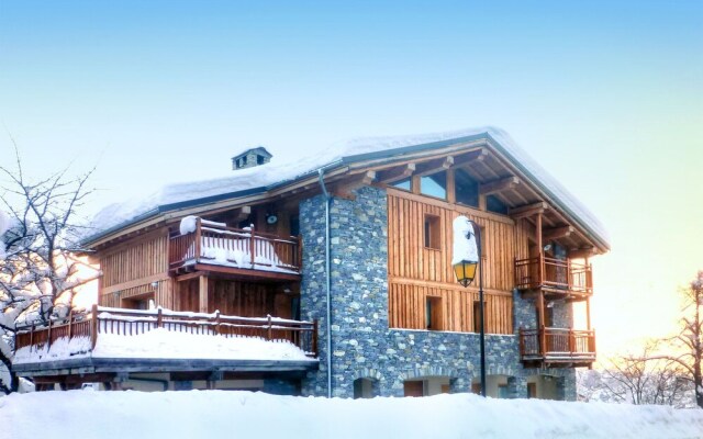 Luxury Chalet, Near the ski Slopes, With Fireplace, Sauna, Jacuzzi and Internet Access