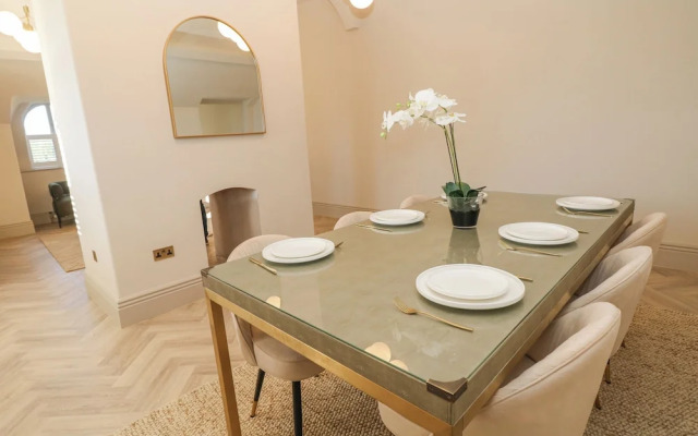 Castleton Suite