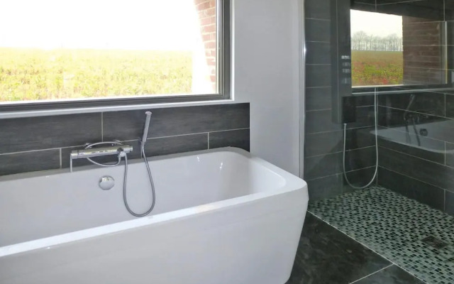 Architectural Villa Near the Coast, Sainte-colombe