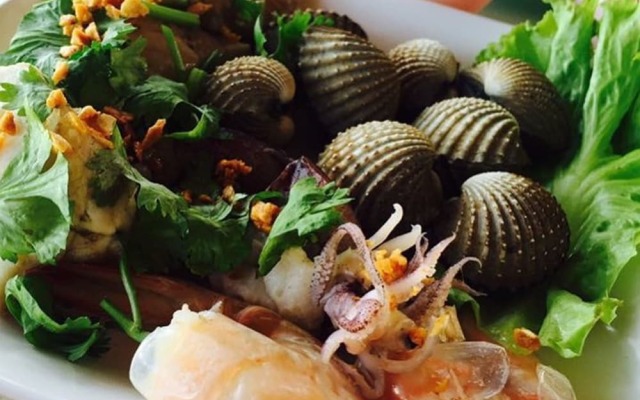 Talumpuk Seafood & Resort