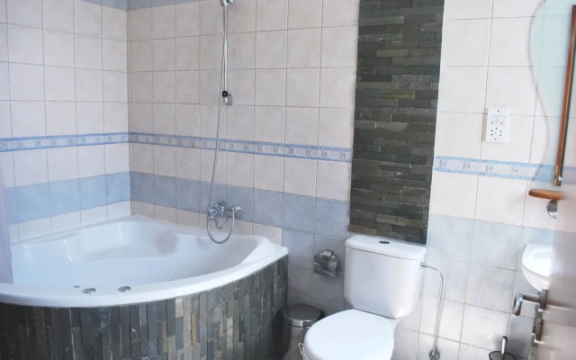 Sea Front Villa, Heated Private Pool, Amazing Location Paphos 323