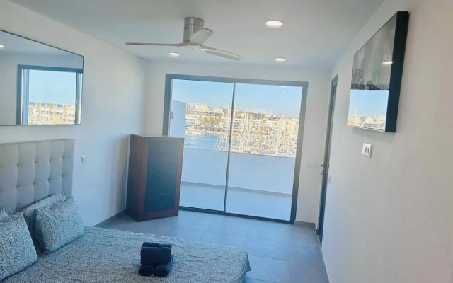 Spectacular Lagos Marina View apt on Promenade