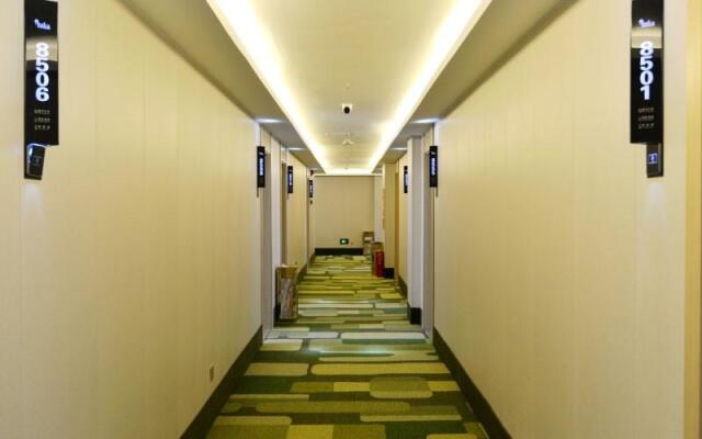 Vatica Huanggang Luotian County City Square Hotel