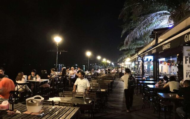 Homy Seafront Hostel