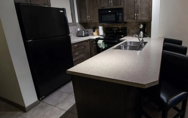 Pool Level 2 Bed, 1 Bath - Unit 371
