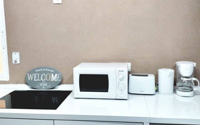 LARGE Apartment with large and sunny Terrace - Garden & Outdoor Gym, ALICANTE CENTER