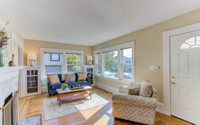 Woolsey Street - 2 Br Home