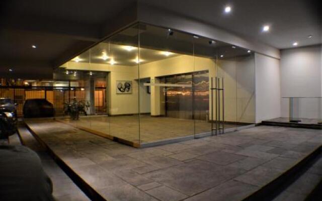 Malecon Cisneros Apartments