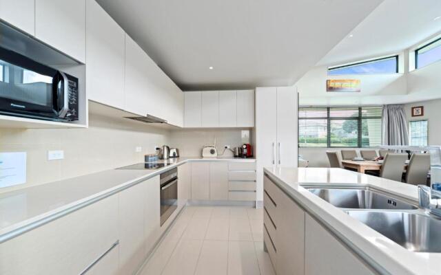 Two Views Taupo Apartment