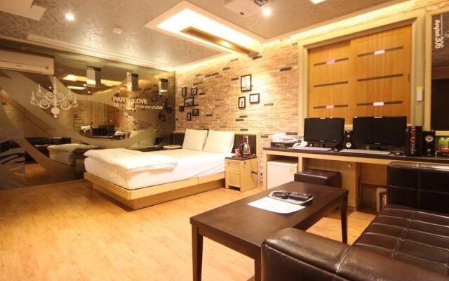 Gumi Anytel Motel