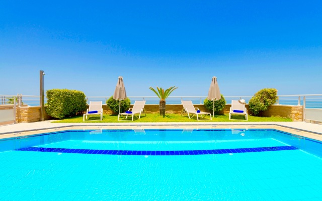 Villa Avra
