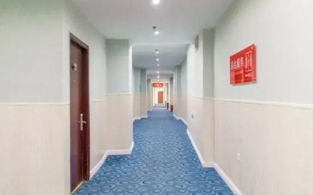 Home Inn Huaxuan Select Hotel (Jiashan Tingqiao South Road Branch)