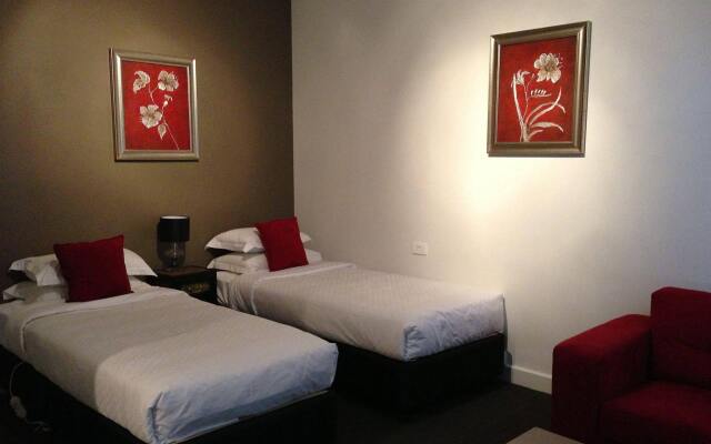 Centennial Inn on Bathurst