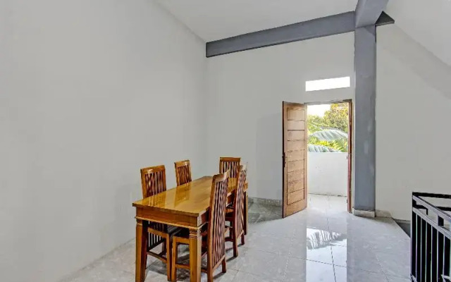 Oyo 91210 Hotel J3