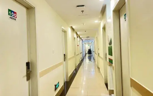 Hongda Hotel (Shanghai Hongkou Football Stadium Chifeng Road Subway Station)