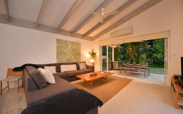 Pavilions in the Palms Heated Pool Short Path To Beach Five Bedrooms Sleeps 14 – Guest Rooms – Port Douglas