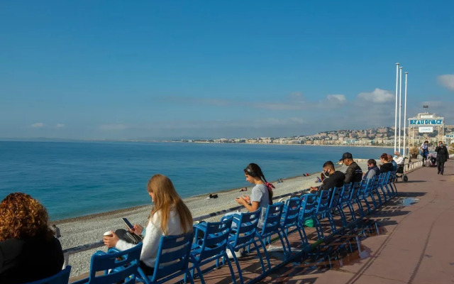 Le Magenta in Nice With 1 Bedrooms and 1 Bathrooms