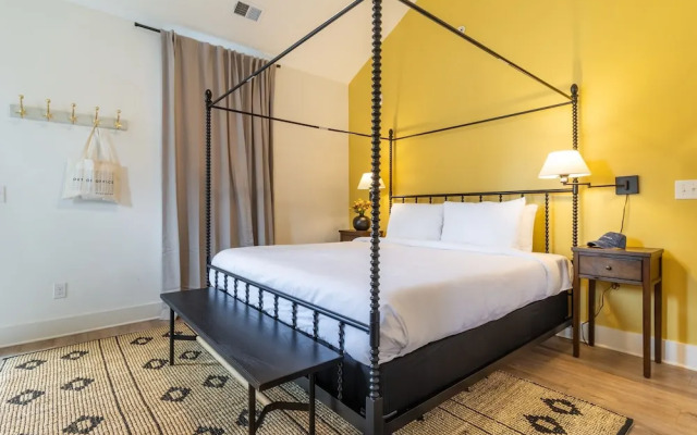 The Magnolia 4 by Avantstay Germantown Balcony