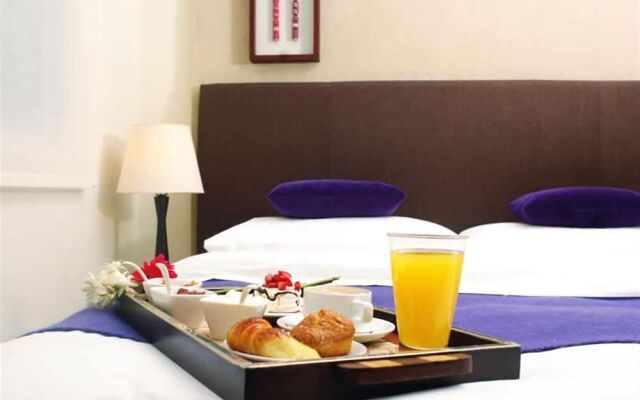 Tayka Hotel