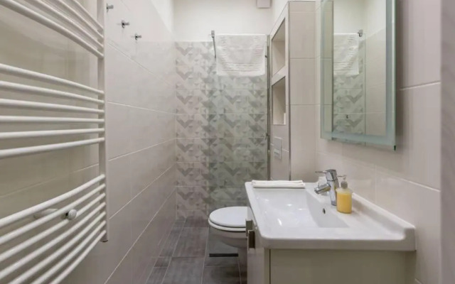 Premium Apartment by Hi5 - Central 1 bedroom (217)