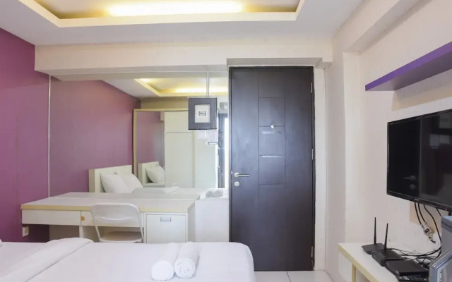 Homey and Simply Studio Room at Kebagusan City Apartment