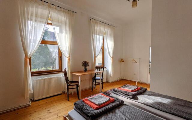 Gästehaus Honigberg next to the Fortified Church of Harman