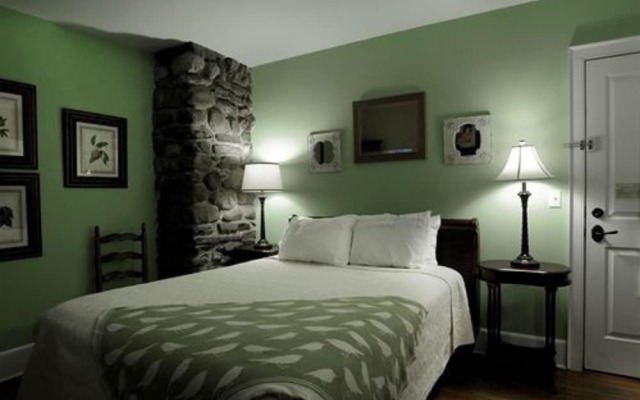 Buttermilk Falls Inn