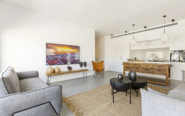 AirTLV-Bazel Apartment With Balcony