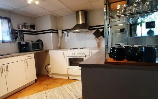 Tollarp - Barn - Sleeps 3 - Pet Friendly - Parking