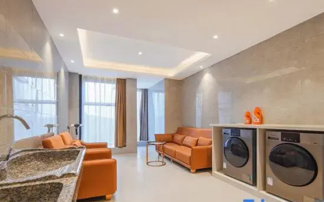 Vienna Hotel (Chongqing Qishan High-speed Railway Station Plaza)