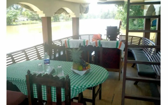 Sreekrishna Houseboat