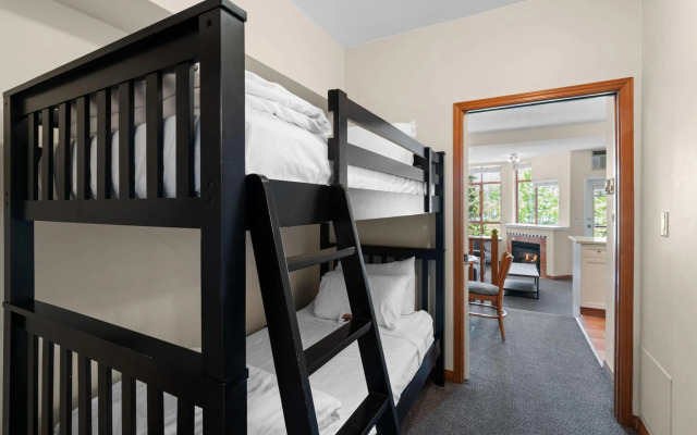 Alpenglow Lodge Family Studio with Sofa Bed by MVA