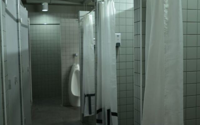 Qiyou Capsule Youth Hostel