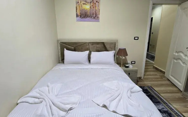 Pyramids Senusret Guest House