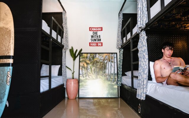 Clandestino - Hostel