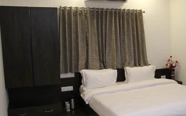 Oyo 3243 Hotel Aditya Gir