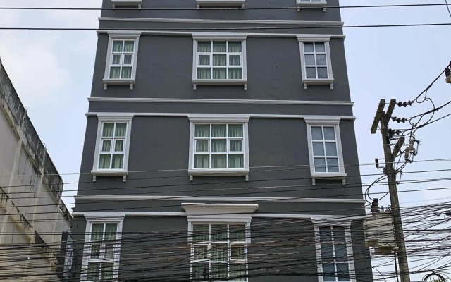 Submukdaphoomplace Hotel
