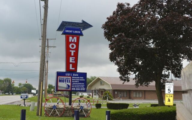 Great Lakes Motel