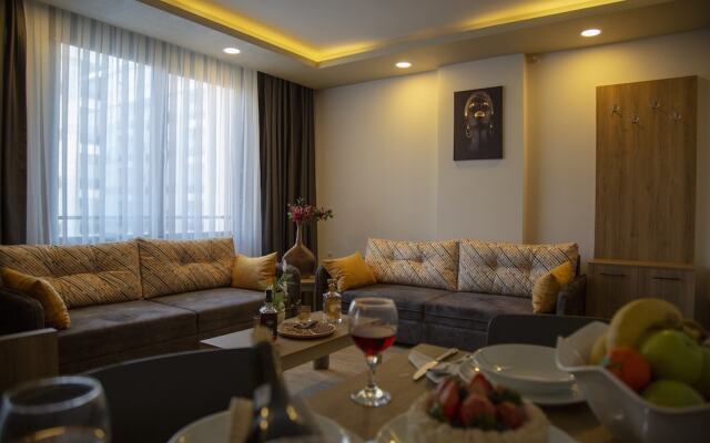 Golden World Suite Hotel
