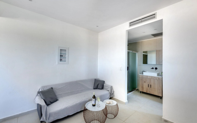 Chrysonisos Suites