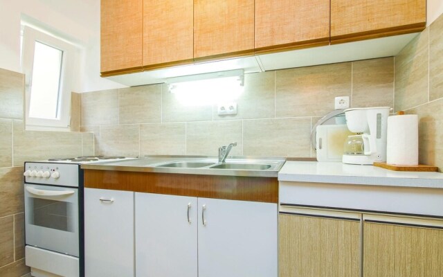 Stunning Apartment in Dugi Rat With 2 Bedrooms and Wifi