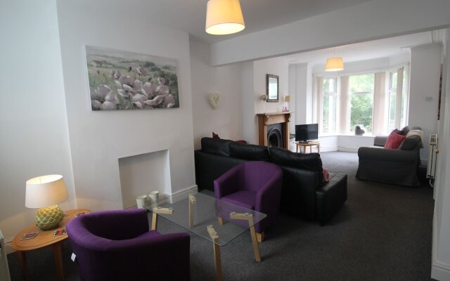 Gelynis 3 Bedroom House by Cardiff Holiday Homes