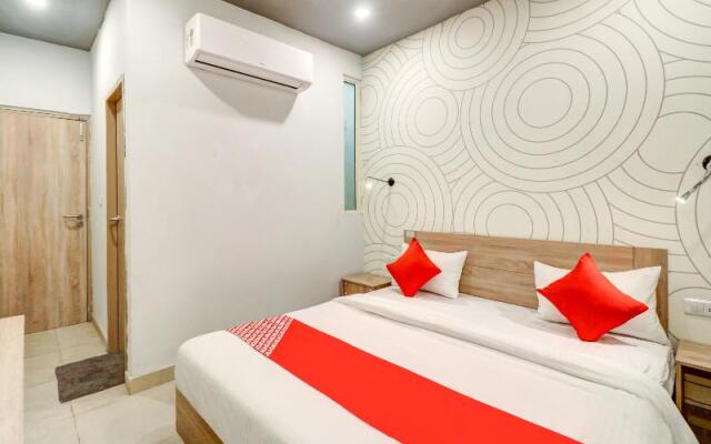 OYO 79898 Grand Hotel