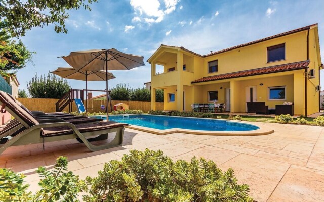 Nice Home in Medulin With Sauna, Wifi and 4 Bedrooms