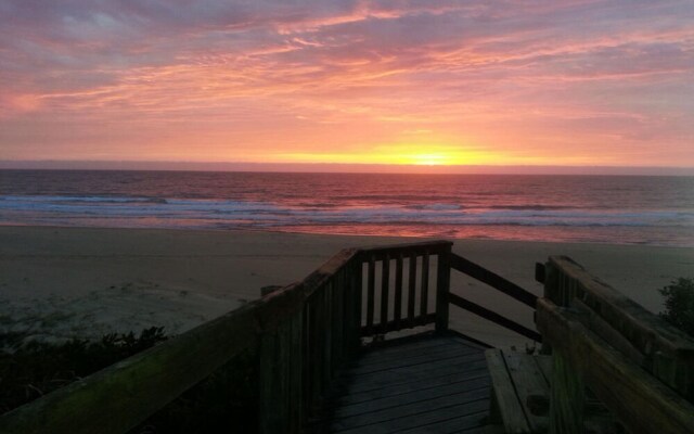 26 Wallis View - Opposite the Lake - 3 Bedroom Apartment