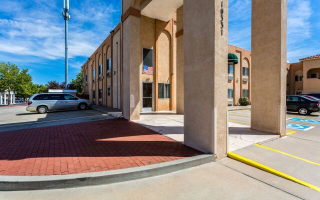 Econo Lodge Inn & Suites Albuquerque East I-40 Eubank Exit