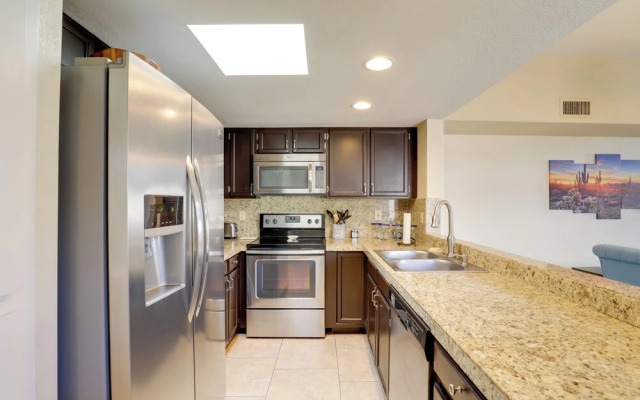 Sunny Tucson Townhome w/ Patio & Mountain Views!