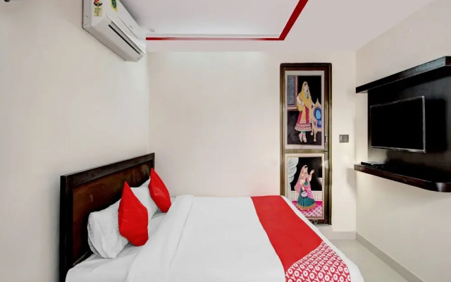 OYO 44366 Webmienz Hotel