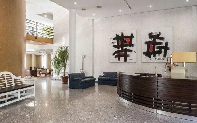 Fly On Hotel